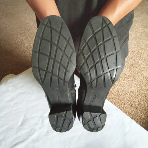 L.L Bean Women's Black Tall Leather Zip Up Heeled Boots - Picture 8 of 12